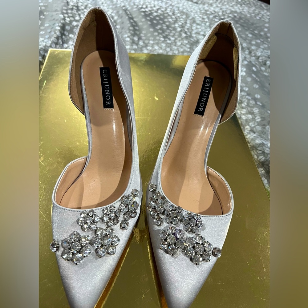 Erijunor Bridal/Formal Pump, Classy and Stylish! Size 9.